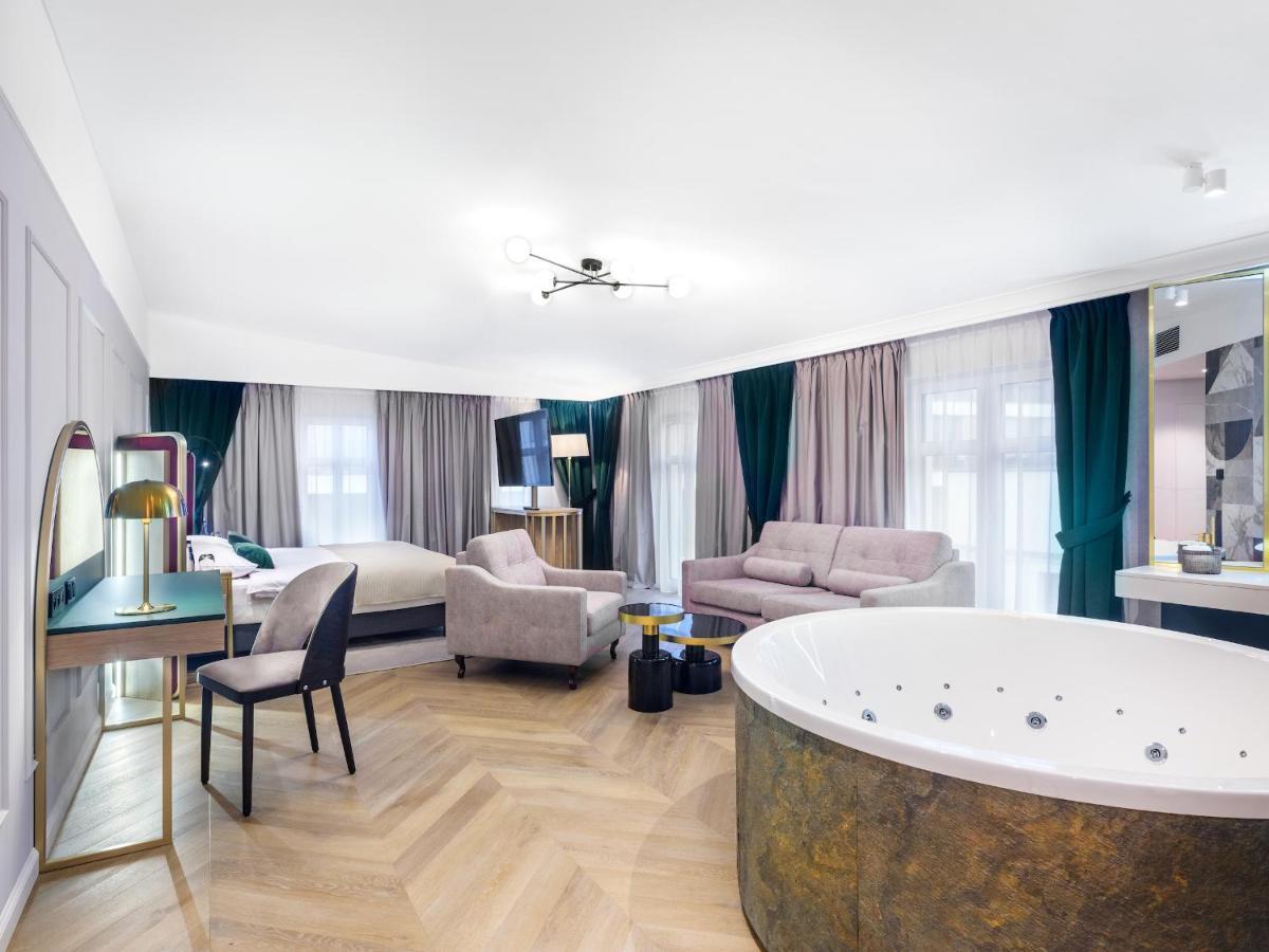 Golden Queen Deluxe Jacuzzi Apartments - Old Town Cracovie Extérieur photo